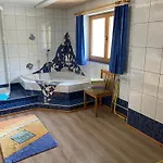 Sehr Geraeumige, Gemuetliche Familienunterkunft - Stofbauer