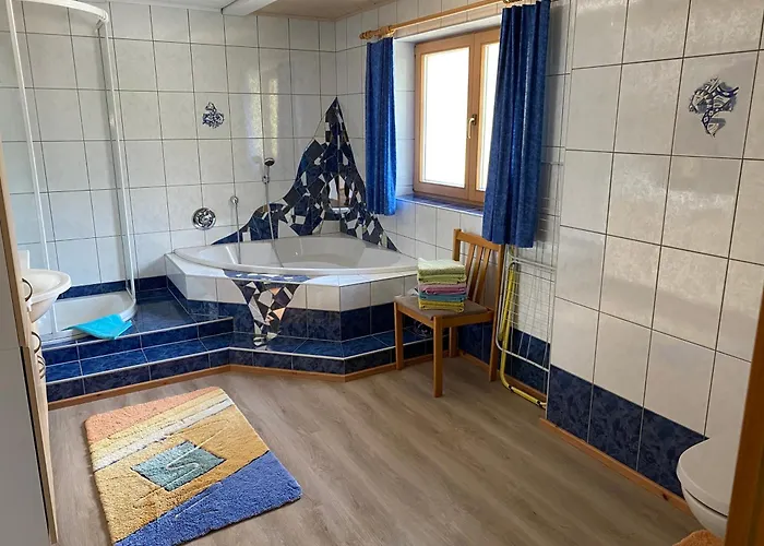 Sehr Geraeumige, Gemuetliche Familienunterkunft - Stofbauer